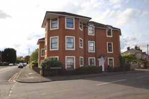 Close To Town & Station, Maidenhead - Photo 11