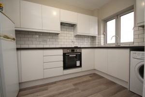 Shifford Crescent Maidenhead Berkshire - Photo 2