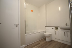 Shifford Crescent Maidenhead Berkshire - Photo 4