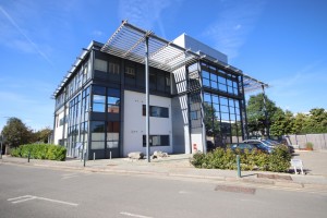 Vanwall Road, Maidenhead - Photo 1