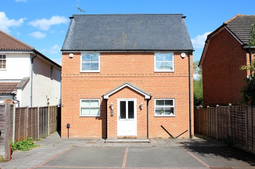 CLOSE TO TOWN & STATION,  