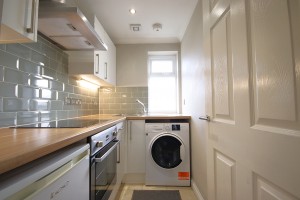 CLOSE TO TOWN & STATION, MAIDENHEAD - Photo 13