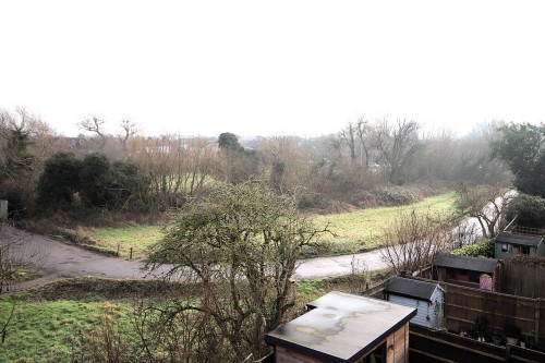 CLOSE TO TOWN & STATION,  