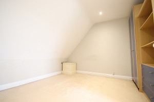 CLOSE TO TOWN & STATION, MAIDENHEAD - Photo 6