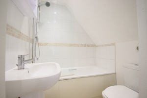CLOSE TO TOWN & STATION, MAIDENHEAD - Photo 8