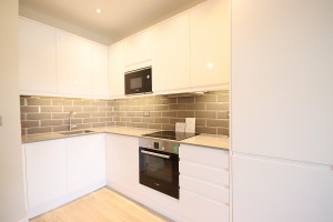 Walking Distance To Town & Station, Maidenhead - Photo 5