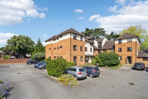 CLOSE TO TOWN & STATION, Maidenhead - Photo 1