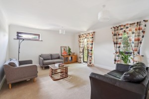 CLOSE TO TOWN & STATION, Maidenhead - Photo 2