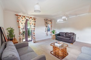 CLOSE TO TOWN & STATION, Maidenhead - Photo 3