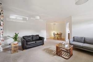 CLOSE TO TOWN & STATION, Maidenhead - Photo 4