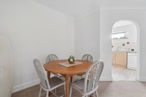 CLOSE TO TOWN & STATION, Maidenhead - Photo 5