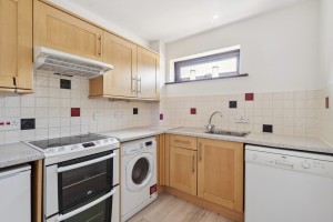 CLOSE TO TOWN & STATION, Maidenhead - Photo 6