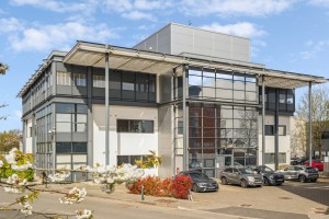 Vanwall Road, Maidenhead - Photo 1